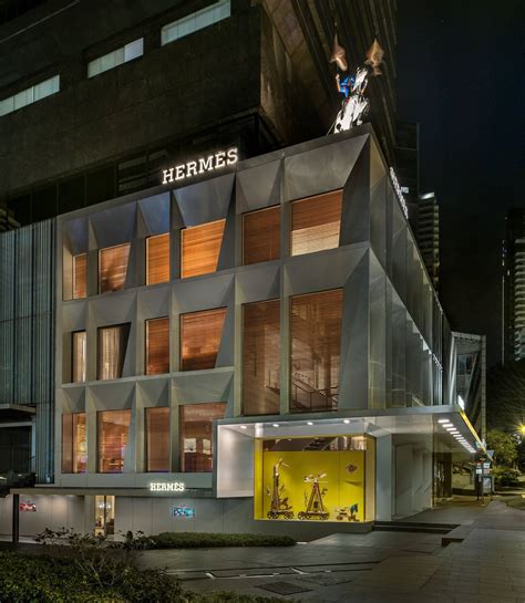 The latest window installation of the Hermès flagship store in 